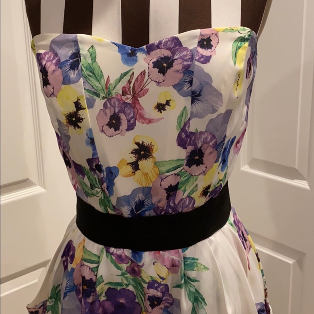 Dress - Picture 2 of 5
